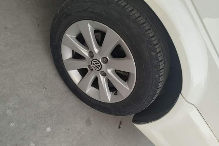 Used Volkswagen Jetta 2010 1.6L Vanguard Right Front Wheel Hub
