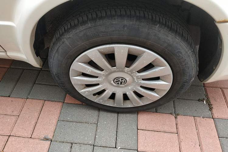 Used Volkswagen Jetta 2010 1.6L Partner Right Front Wheel Hub
