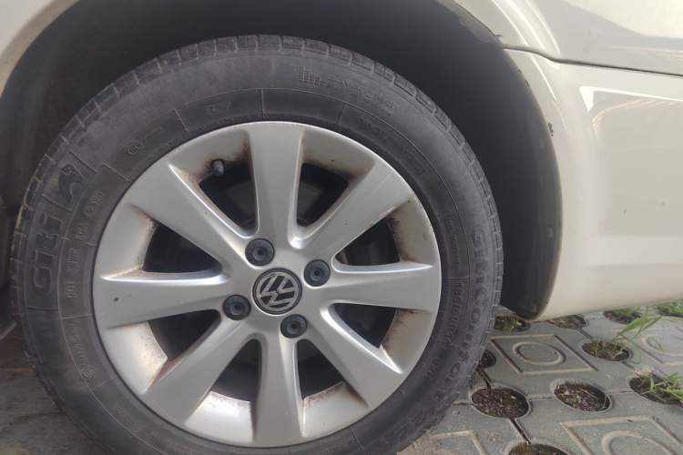 Used Volkswagen Jetta 2010 1.6L Partner Right Front Wheel Hub