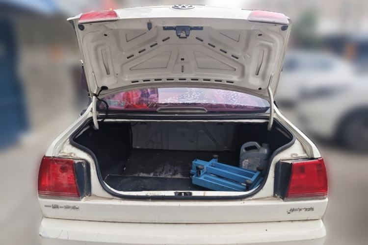 Used Volkswagen Jetta 2010 1.6L Partner Trunk