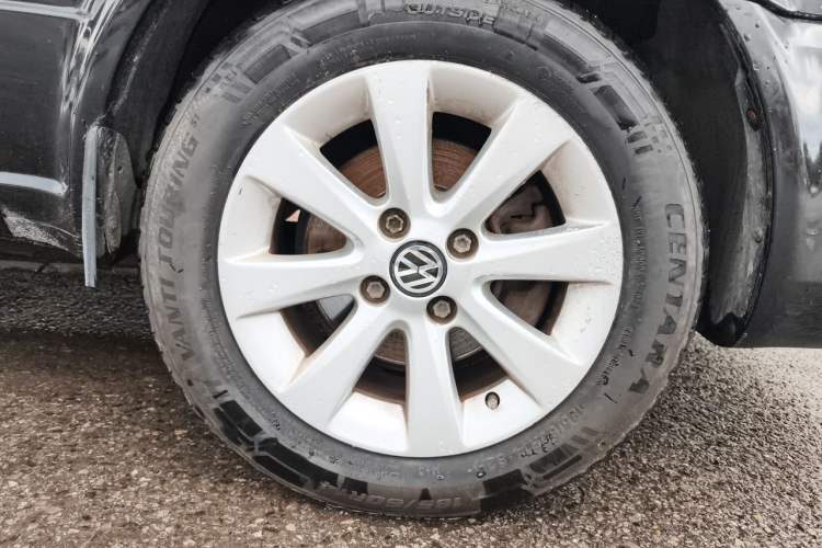 Used Volkswagen Jetta 2012 1.6L Commemorative Edition Right Front Wheel Hub