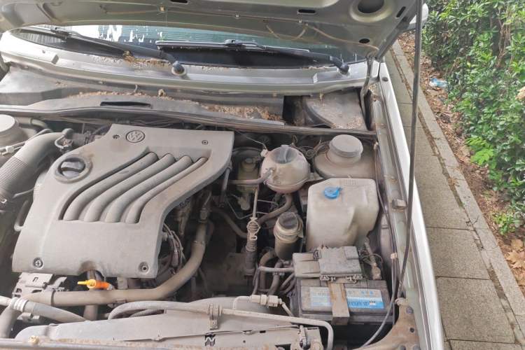 Used Volkswagen Jetta 2012 1.6L Commemorative Edition Engine Bay Left