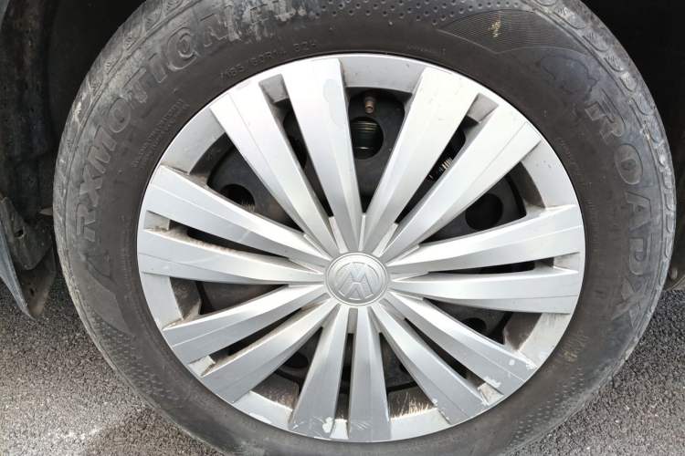 Used Volkswagen Jetta 2012 1.6L Collector's Edition Right Front Wheel Hub