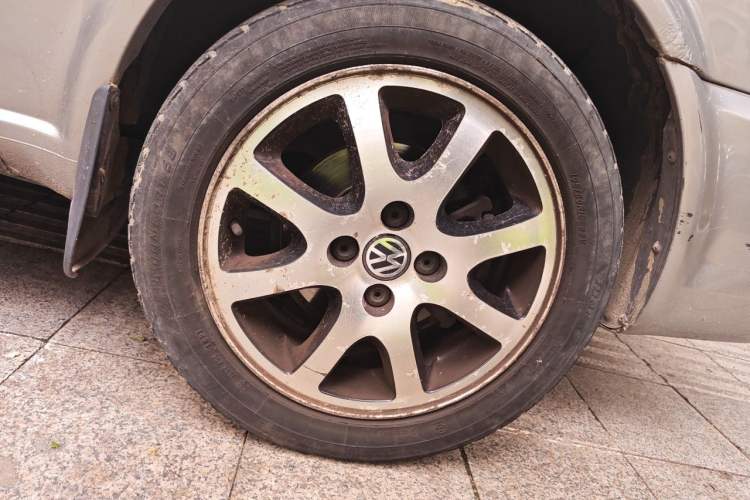 Used Volkswagen Jetta 2012 1.6L Commemorative Edition Right Front Wheel Hub