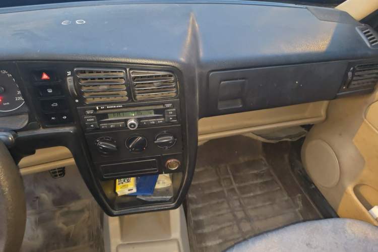 Used Volkswagen Jetta 2012 1.6L Collector's Edition Audio And AC Panel