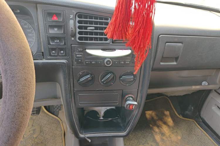 Used Volkswagen Jetta 2012 1.6L Commemorative Edition Audio And AC Panel