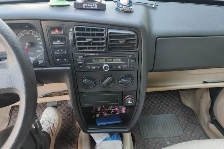 Used Volkswagen Jetta 2012 1.6L Vanguard Audio And AC Panel