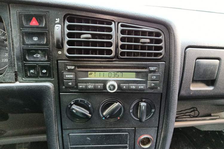 Used Volkswagen Jetta 2012 1.6L Collector's Edition Audio And AC Panel