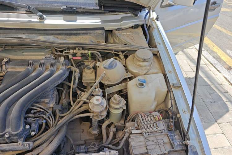 Used Volkswagen Jetta 2012 1.6L Commemorative Edition Engine Bay Left