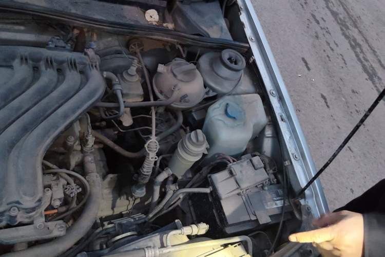 Used Volkswagen Jetta 2012 1.6L Commemorative Edition Engine Bay Left