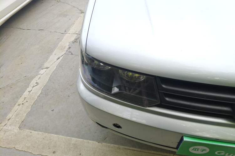 Used Volkswagen Jetta 2012 1.6L Collector's Edition Right Front Headlight
