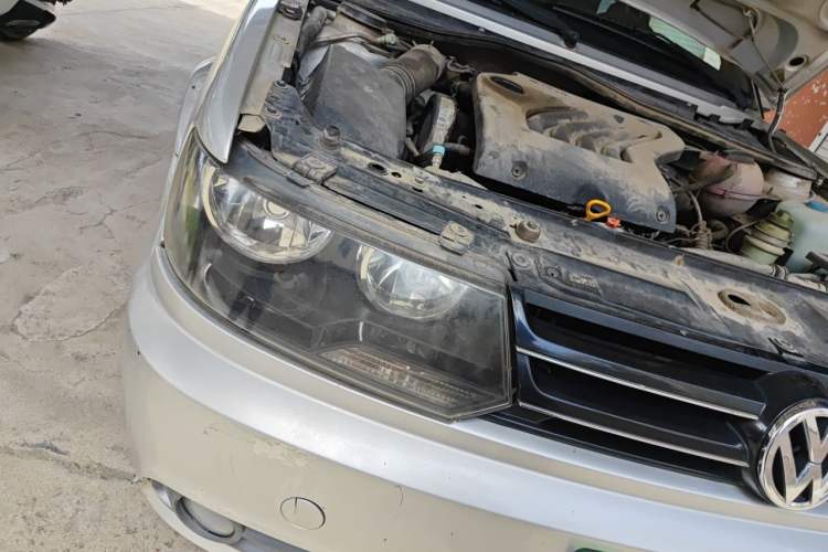 Used Volkswagen Jetta 2012 1.6L Vanguard Right Front Headlight