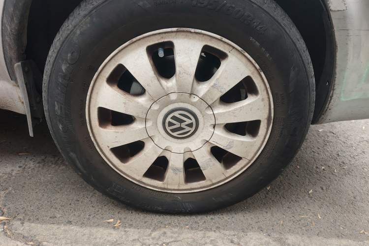 Used Volkswagen Jetta 2012 1.6L Collector's Edition Right Front Wheel Hub