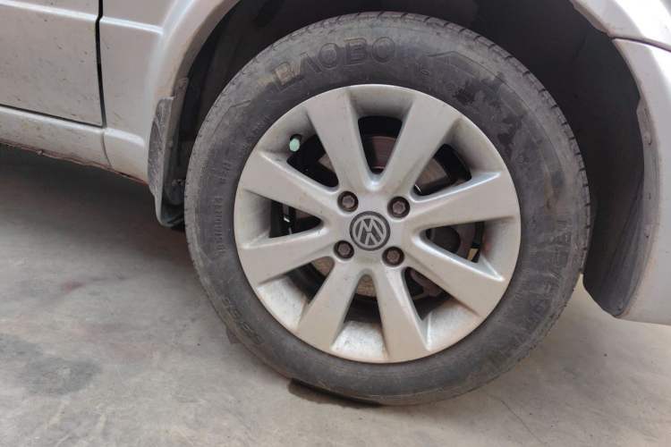 Used Volkswagen Jetta 2012 1.6L Commemorative Edition Right Front Wheel Hub