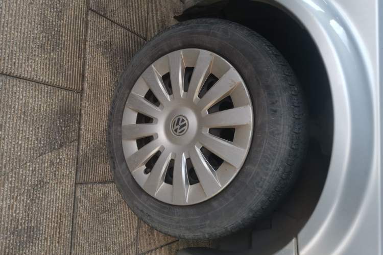 Used Volkswagen Jetta 2012 1.6L Collector's Edition Right Front Wheel Hub