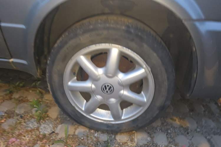 Used Volkswagen Jetta 2012 1.6L Collector's Edition Right Front Wheel Hub