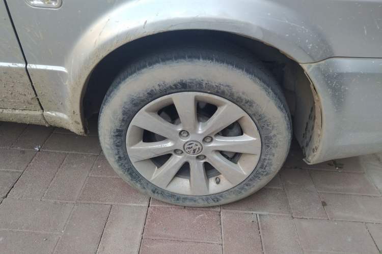 Used Volkswagen Jetta 2012 1.6L Commemorative Edition Right Front Wheel Hub