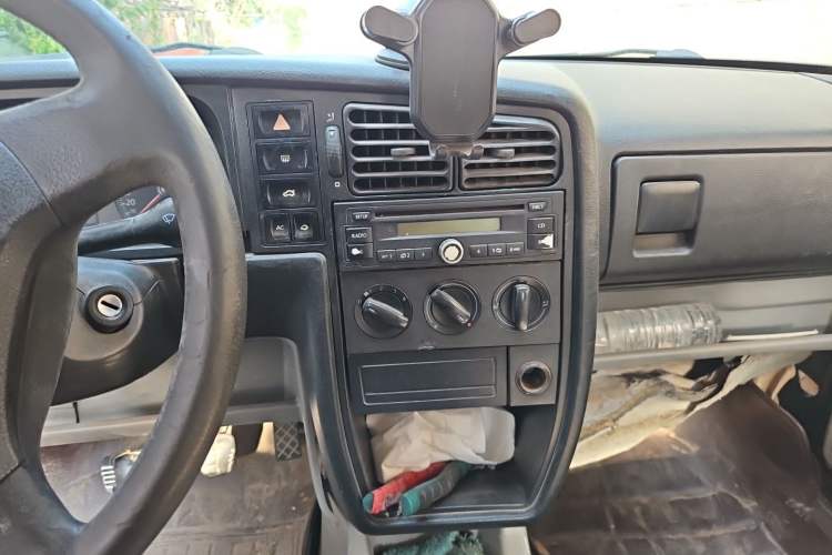 Used Volkswagen Jetta 2012 1.6L Collector's Edition Audio And AC Panel