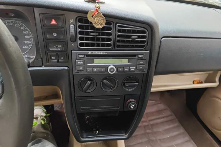 Used Volkswagen Jetta 2012 1.6L Vanguard Audio And AC Panel