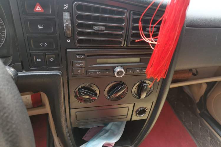 Used Volkswagen Jetta 2012 1.6L Commemorative Edition Audio And AC Panel