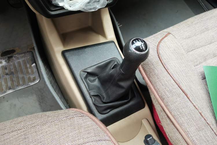 Used Volkswagen Jetta 2012 1.6L Commemorative Edition Gear Lever