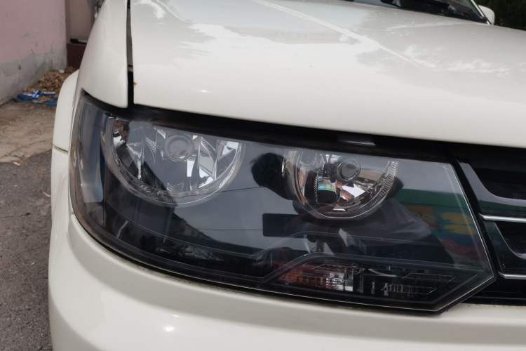 Used Volkswagen Jetta 2012 1.6L Commemorative Edition Right Front Headlight