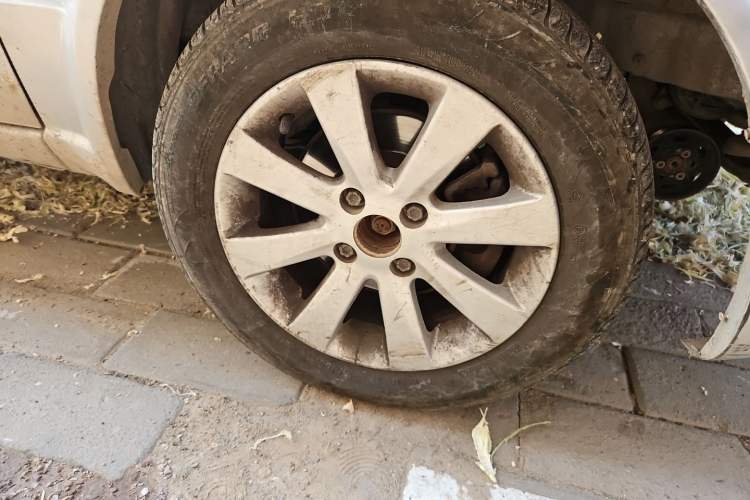 Used Volkswagen Jetta 2012 1.6L Collector's Edition Right Front Wheel Hub
