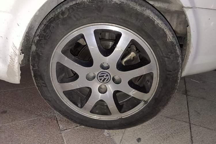 Used Volkswagen Jetta 2012 1.6L Collector's Edition Right Front Wheel Hub