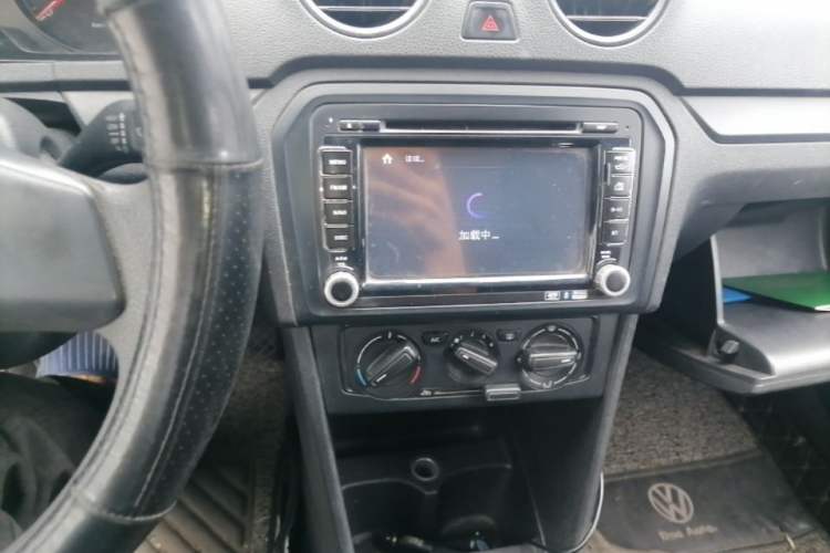 Used Volkswagen Jetta 2013 1.6L Manual Fashion Edition Audio And AC Panel