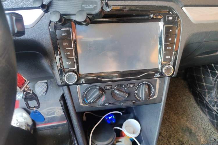 Used Volkswagen Jetta 2013 1.6L Manual Comfort Model Audio And AC Panel