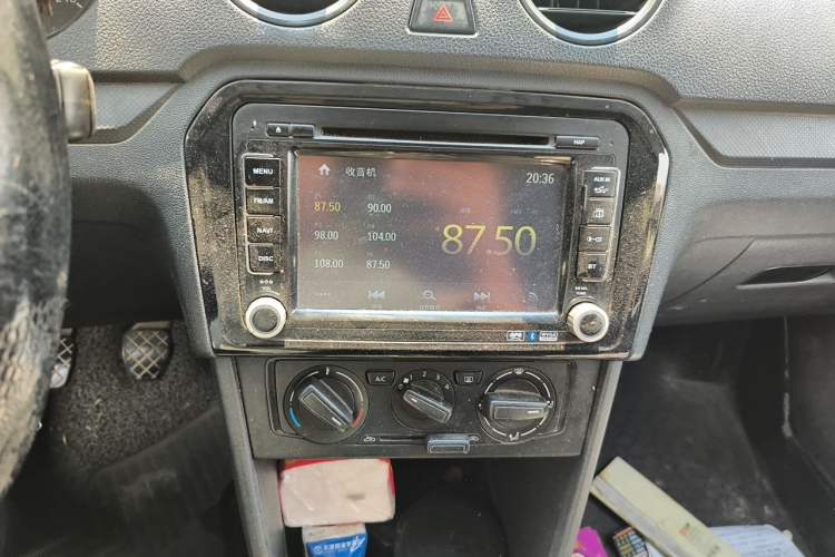 Used Volkswagen Jetta 2013 1.6L Manual Fashion Edition Audio And AC Panel