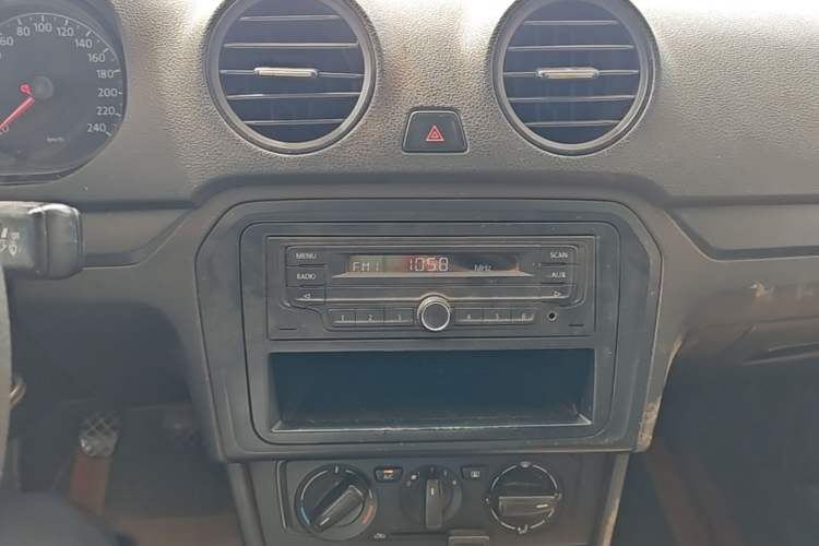 Used Volkswagen Jetta 2013 1.4L Manual Fashion Model Audio And AC Panel