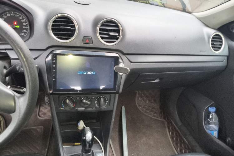 Used Volkswagen Jetta 2013 1.6L Automatic Fashion Model Audio And AC Panel