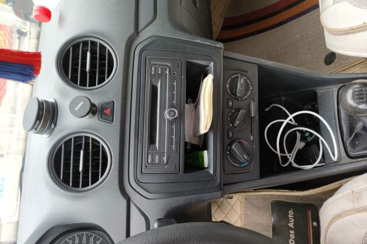 Used Volkswagen Jetta 2013 1.6L Manual Fashion Edition Audio And AC Panel
