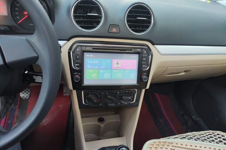 Used Volkswagen Jetta 2013 1.6L Manual Comfort Model Audio And AC Panel