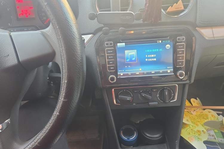 Used Volkswagen Jetta 2013 1.6L Manual Comfort Model Audio And AC Panel