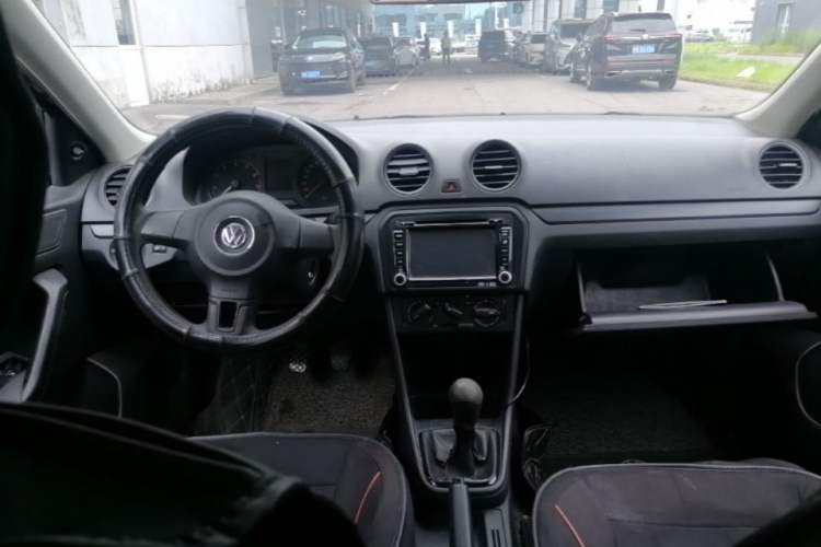 Used Volkswagen Jetta 2013 1.6L Manual Fashion Edition Center Console