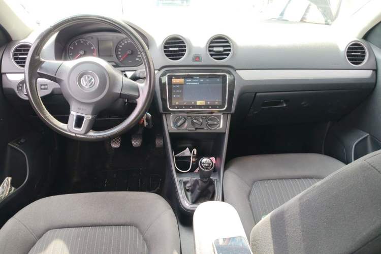 Used Volkswagen Jetta 2013 1.4L Manual Comfort Model Center Console