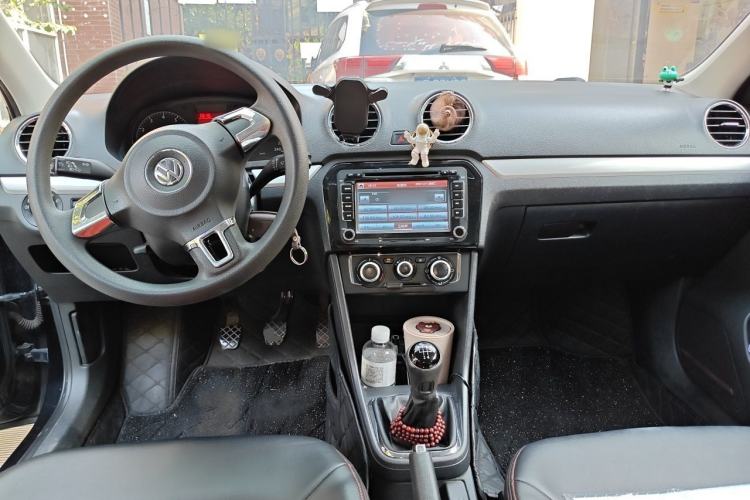 Used Volkswagen Jetta 2013 1.4L Manual Comfort Model Center Console