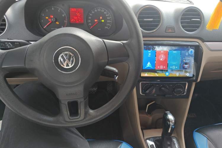 Used Volkswagen Jetta 2013 1.6L Automatic Comfort Model Center Console