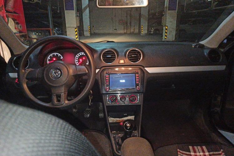 Used Volkswagen Jetta 2013 1.6L Manual Comfort Model Center Console
