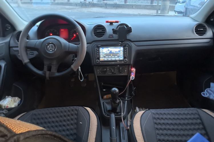 Used Volkswagen Jetta 2013 1.4L Manual Fashion Model Center Console