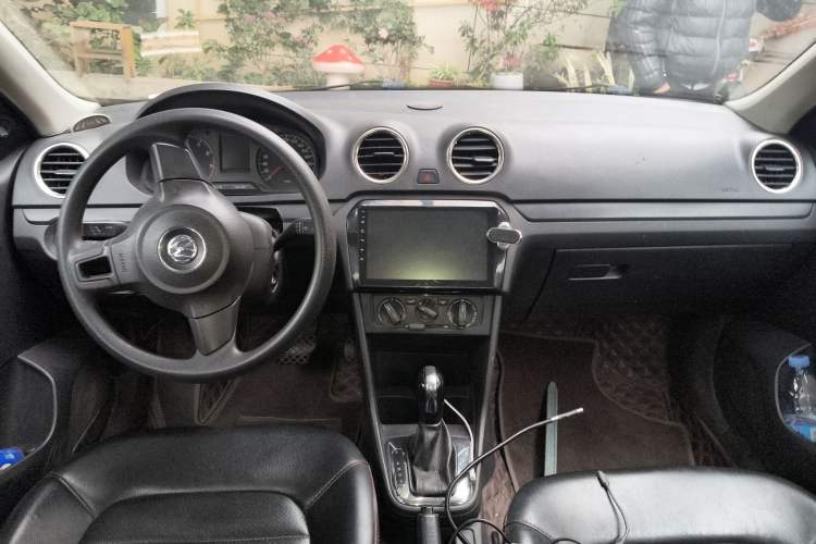 Used Volkswagen Jetta 2013 1.6L Automatic Fashion Model Center Console