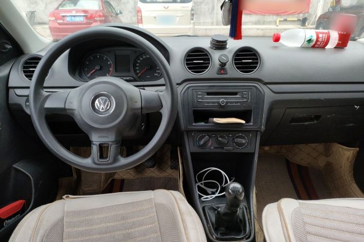 Used Volkswagen Jetta 2013 1.6L Manual Fashion Edition Center Console