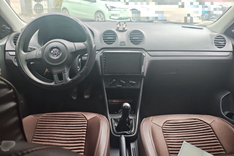 Used Volkswagen Jetta 2013 1.6L Manual Fashion Edition Center Console