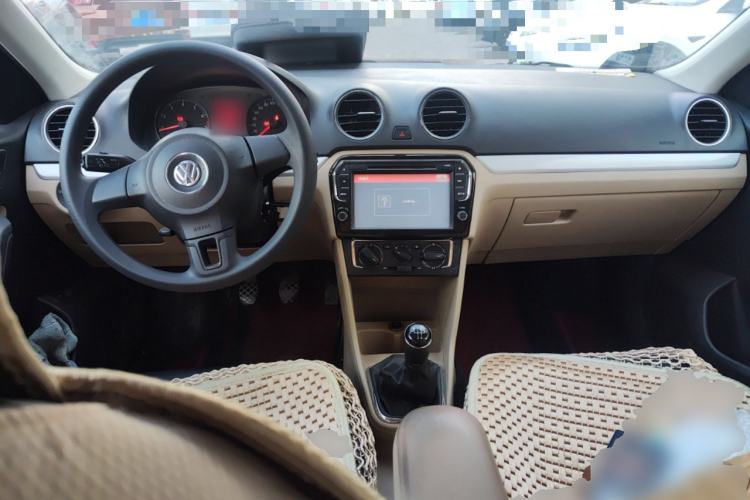 Used Volkswagen Jetta 2013 1.6L Manual Comfort Model Center Console