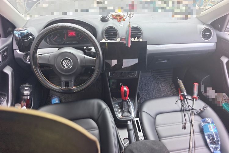 Used Volkswagen Jetta 2013 1.6L Automatic Comfort Model Center Console