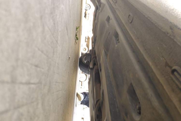 Used Volkswagen Jetta 2013 1.6L Manual Comfort Model Chassis Front Right