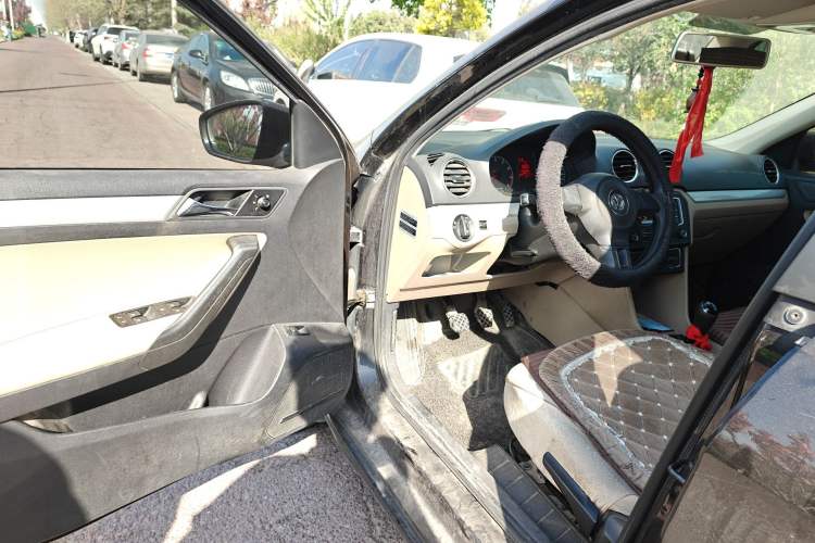 Used Volkswagen Jetta 2013 1.6L Manual Comfort Model Driver Seat