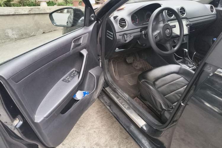 Used Volkswagen Jetta 2013 1.6L Automatic Fashion Model Driver Seat
